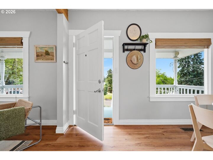 Property Photo:  914 NE 92nd Ave  OR 97220 