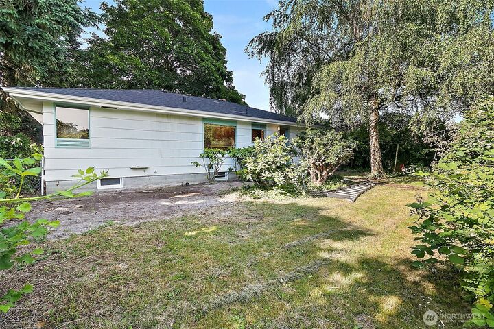 Property Photo: 815 10th Street NE WA 98002
