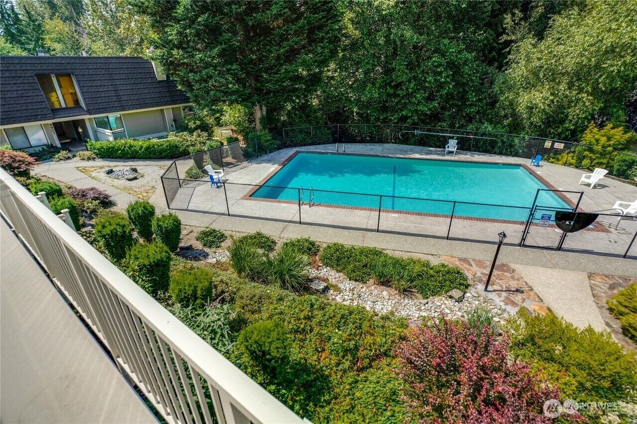 Property Photo: 9905 NE 124 Street 704 WA 98034