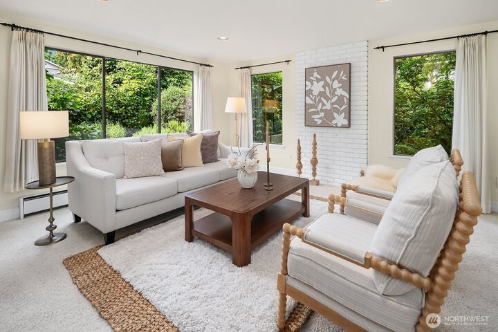 Property Photo: 2958 72nd Avenue SE WA 98040