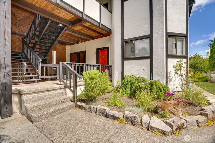 Property Photo: 809 N G Street 201 WA 98403