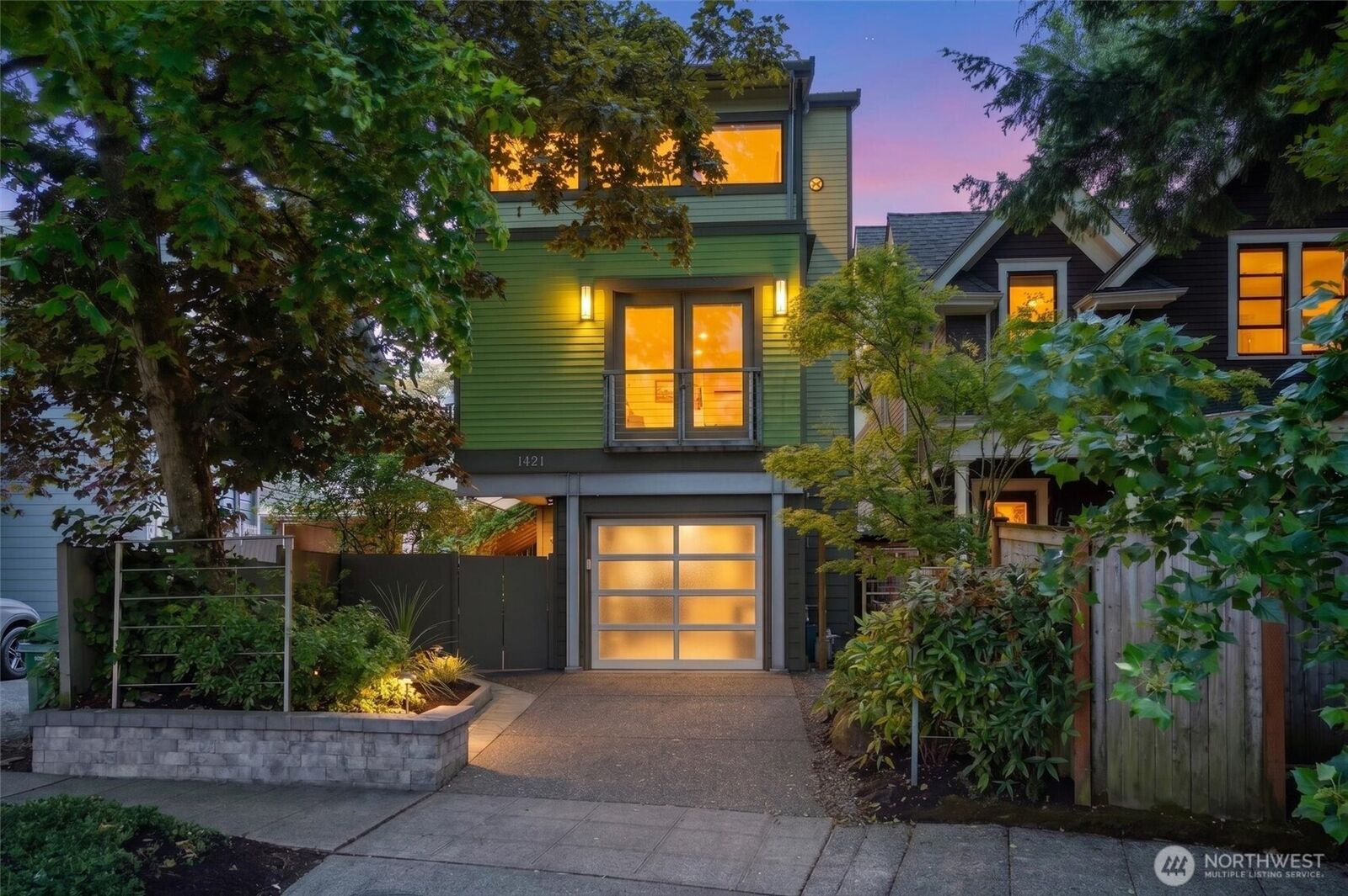Property Photo:  1421 E Denny  W  WA 98122 