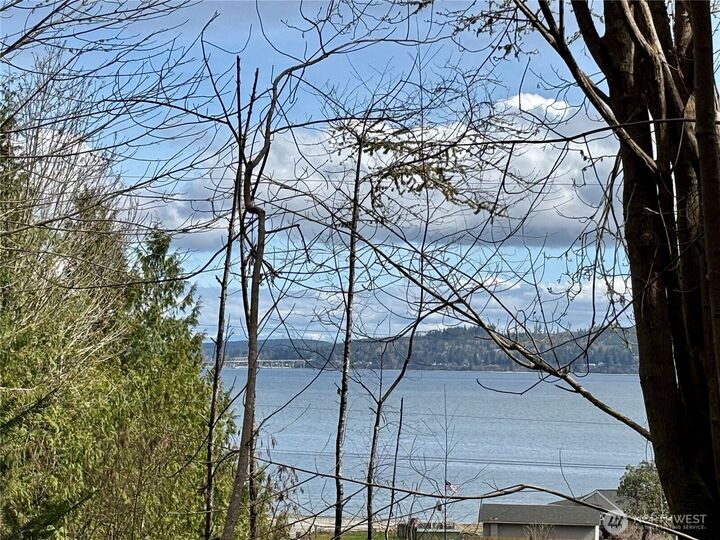Property Photo:  999  Bluejay Lane  WA 98365 