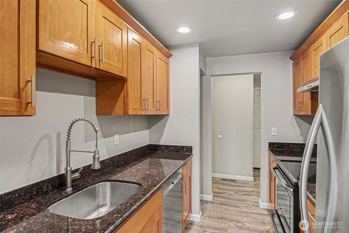 Property Photo:  9905 NE 124 Street 704  WA 98034 