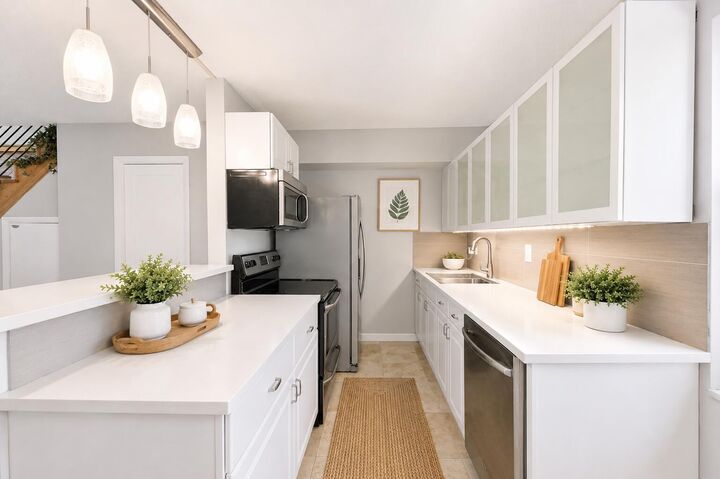 Property Photo: 905 NE 28th Street 206 FL 33334