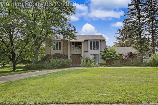 Property Photo:  4231 Windridge Court  MI 48323 