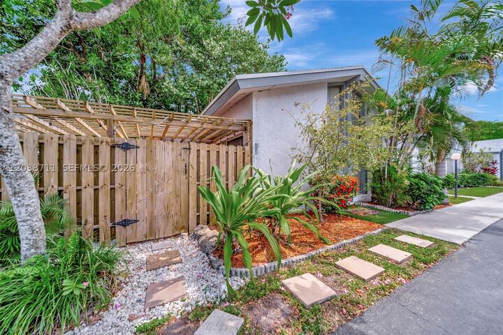Property Photo:  7447 W Sunrise Blvd 7447  FL 33313 