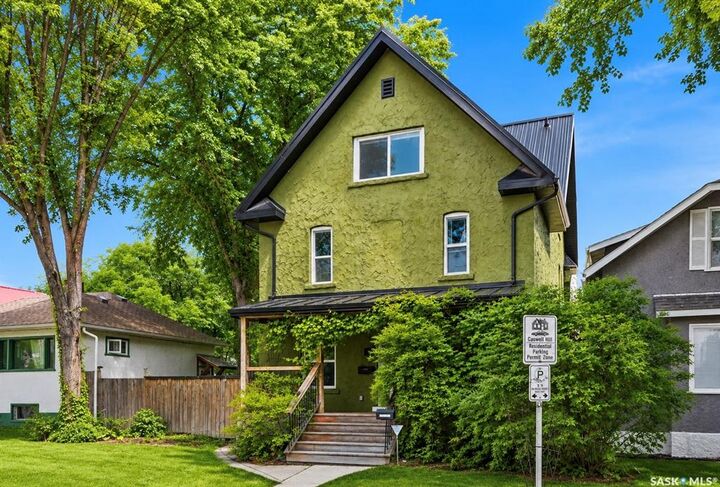 Property Photo: 212 25th Street W SK S7L 0C4