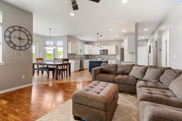 Property Photo:  1876 Nova Ln  WA 99352 