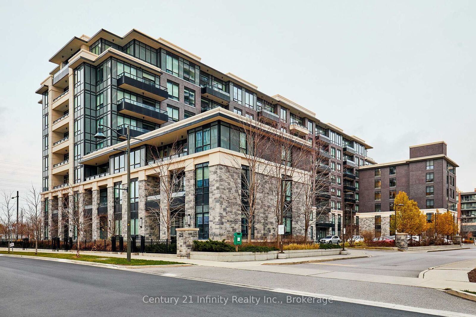 Property Photo:  25 Water Walk Drive 115  ON L6G 0G3 