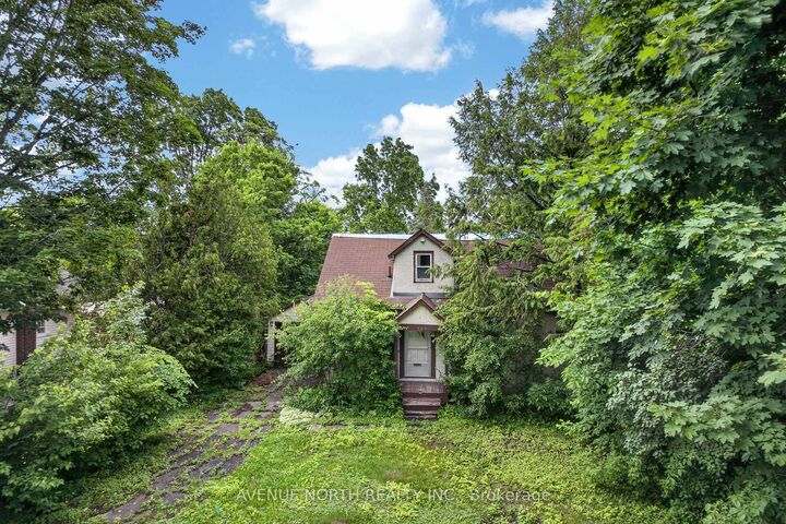 Property Photo: 305 Mountbatten Avenue ON K1H 5W2