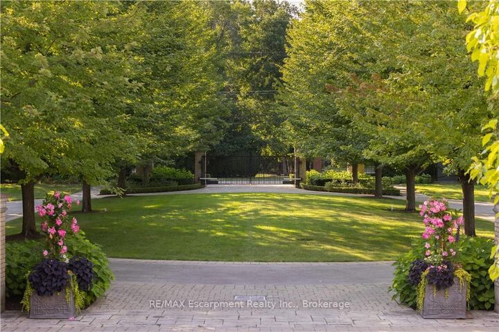 Property Photo: 2054 Lakeshore Road E ON L6J 1M3
