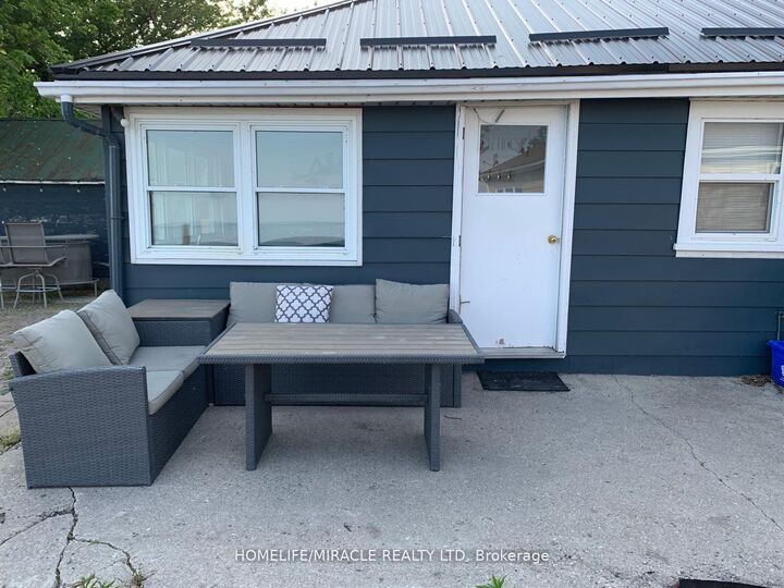 Property Photo: 18222 Erie Shore Drive ON N0P 1A0