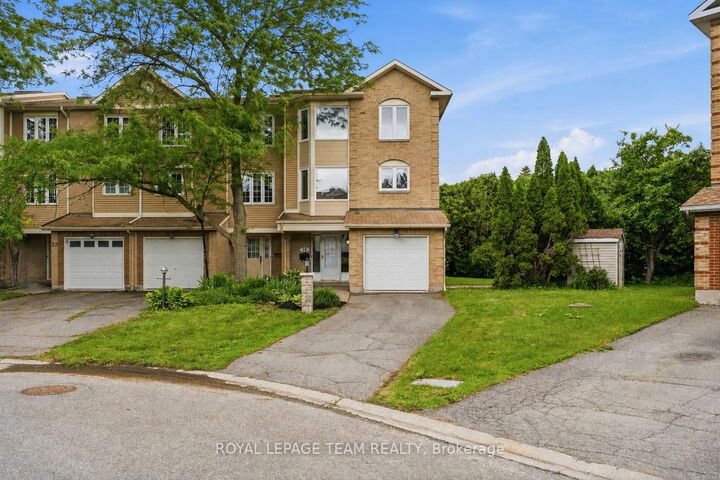 18 Arbordale Crescent — photo 1