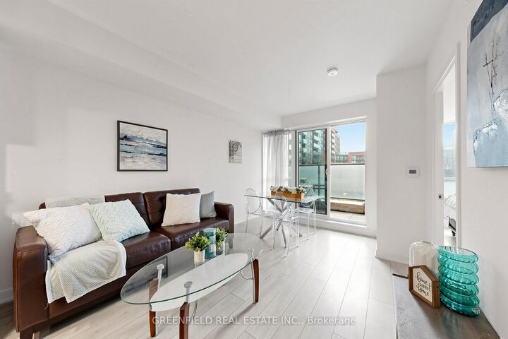 Property Photo: 31 Tippett Road 333 ON M3H 0C8