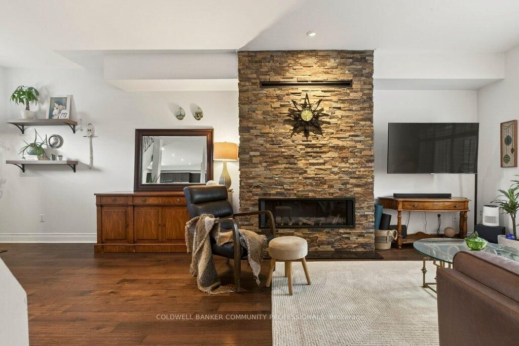 Property Photo: 100 Beddoe Drive 21 ON L8P 4Z2
