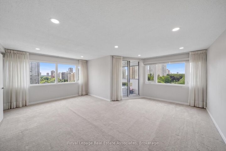 Property Photo: 1580 Mississauga Valley Boulevard 901 ON L5A 3T8