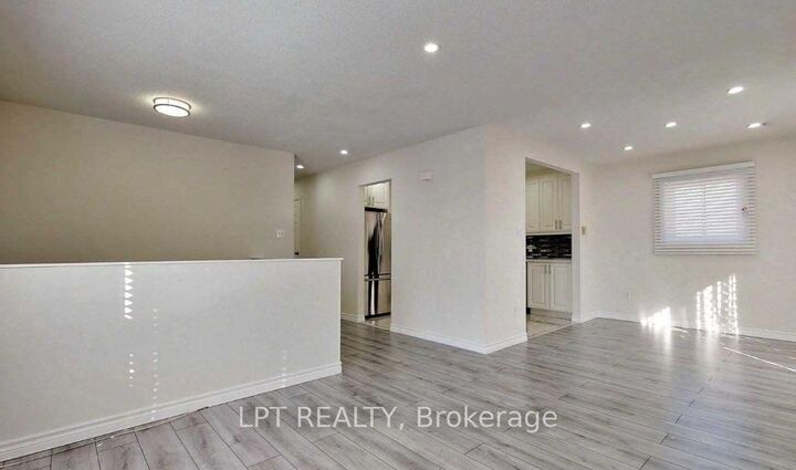 Property Photo: 7 Champlain Boulevard ON K9V 4R1