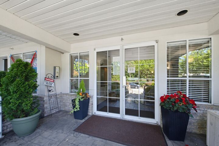 Property Photo: 15290 18 Avenue 306 BC V4A 1W8