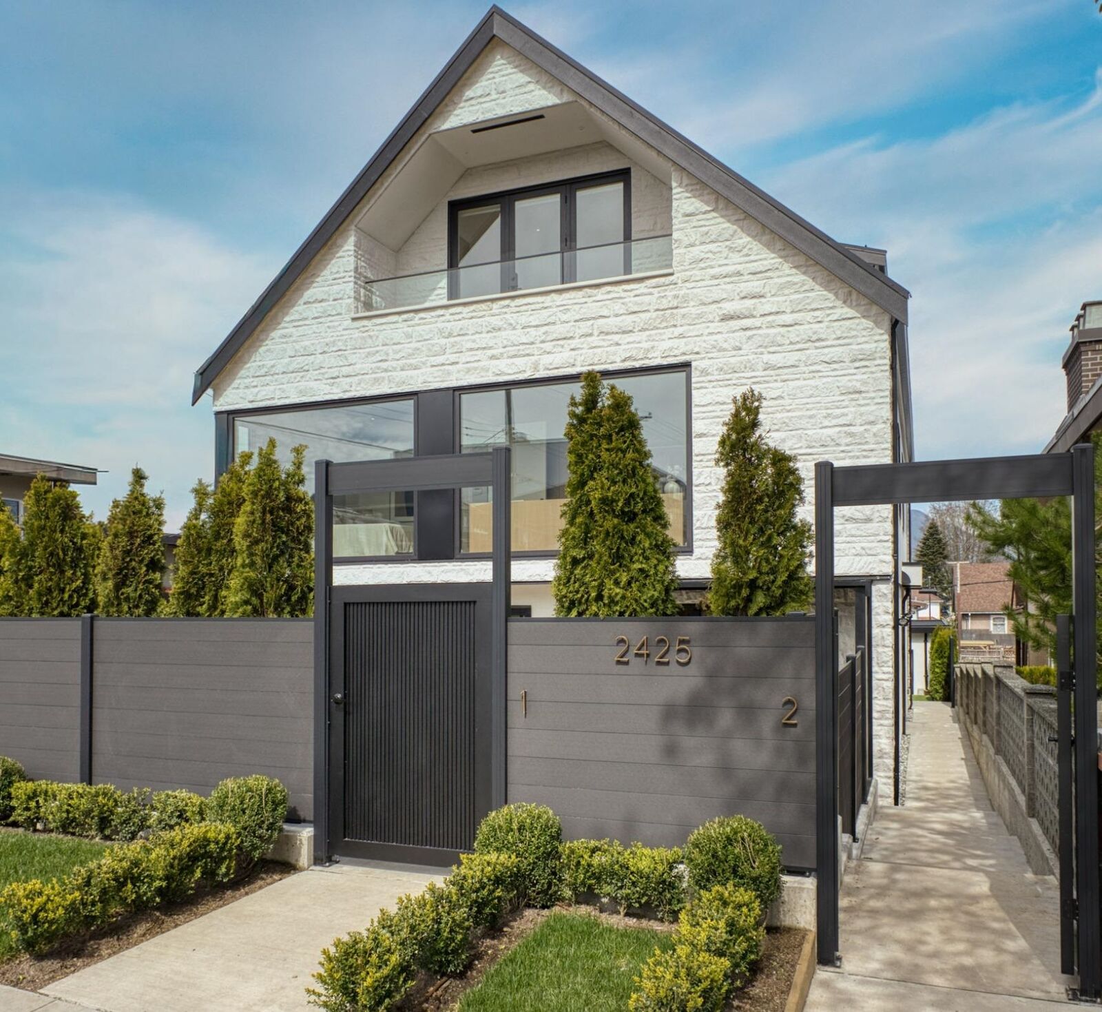 Property Photo: 2425 Kitchener Street 2 BC V5K 3C4