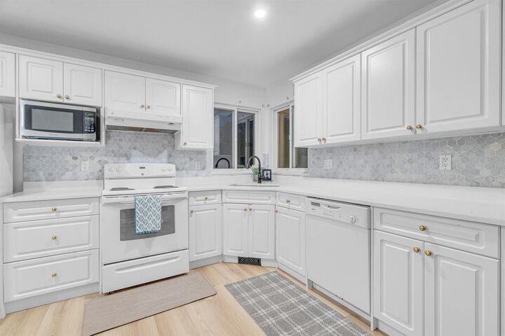 Property Photo: 23829 Kanaka Way BC V2W 1E5
