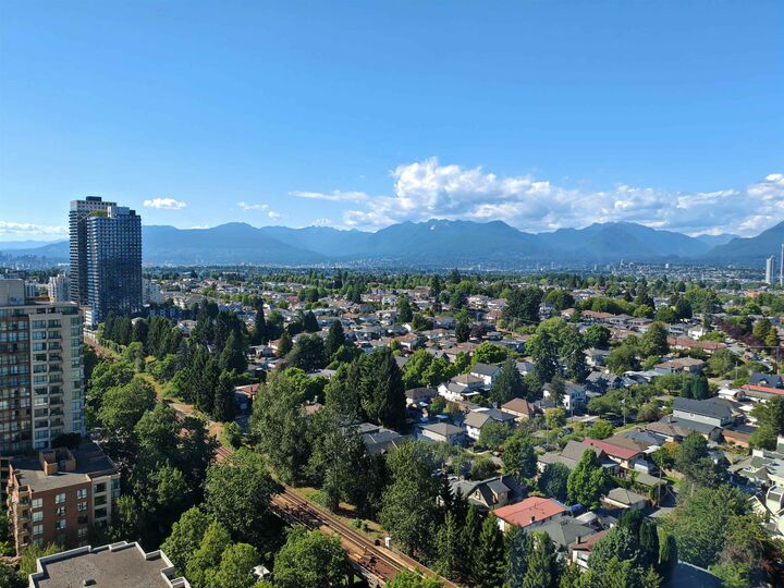 Property Photo: 5380 Oben Street 2509 BC V5R 6H7