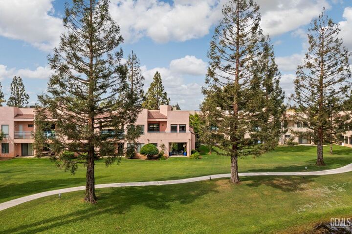 Property Photo: 14500 Las Palmas Drive 22 CA 93306