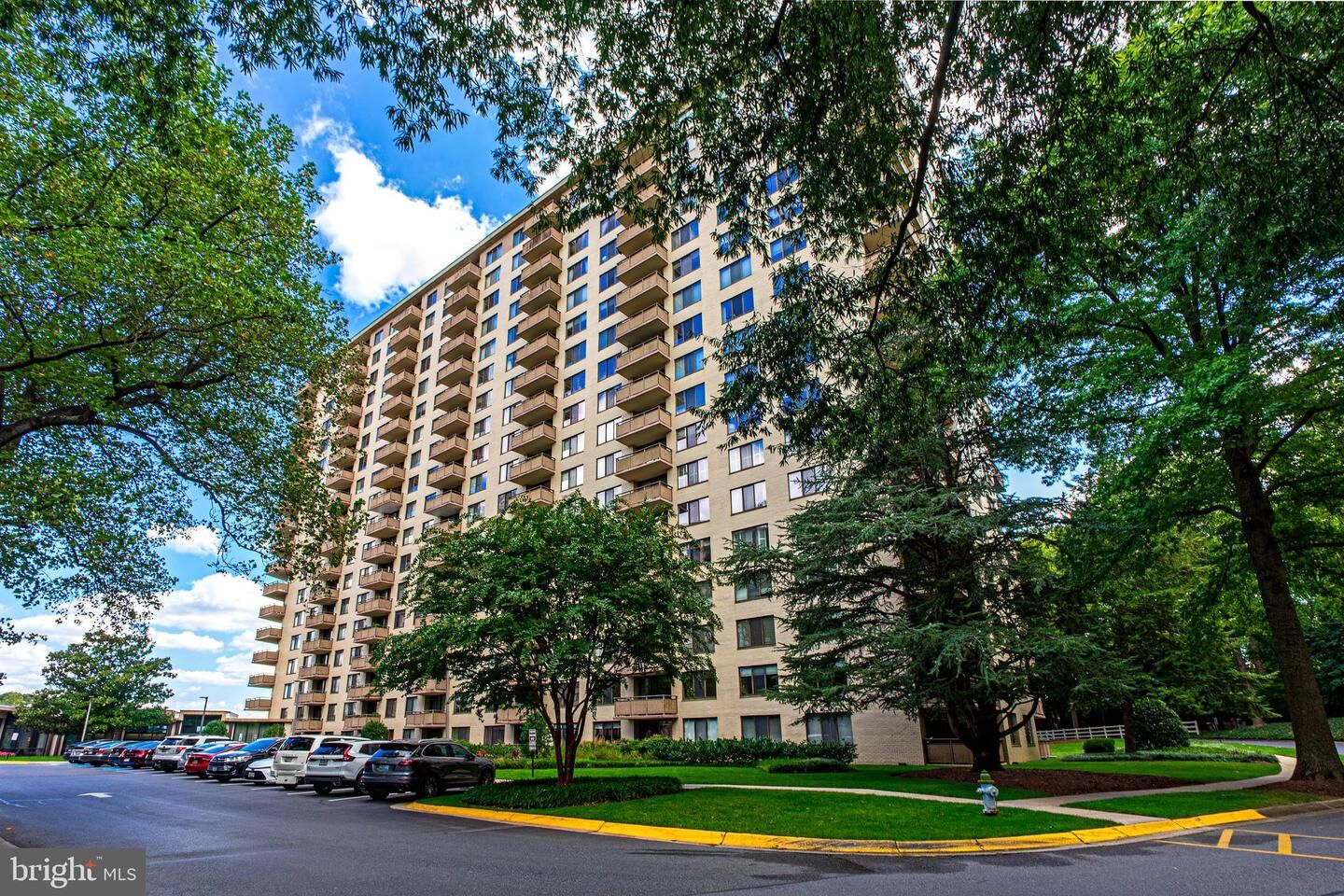 Property Photo: 5225 Pooks Hill Road 721S MD 20814