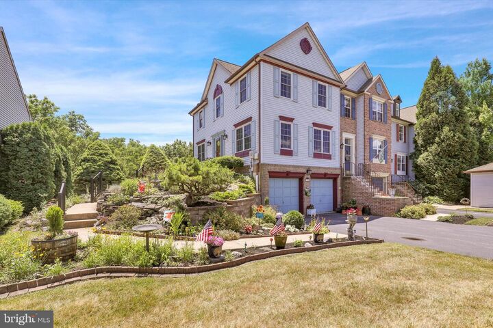 Property Photo:  124 Spruce Ct U-0004 Court  PA 17003 