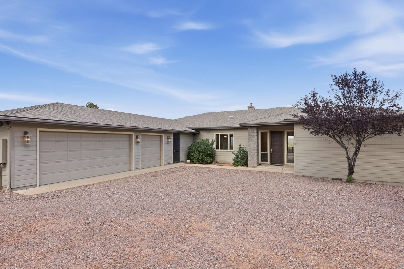 Property Photo: 1201 N Camelot Drive AZ 85541