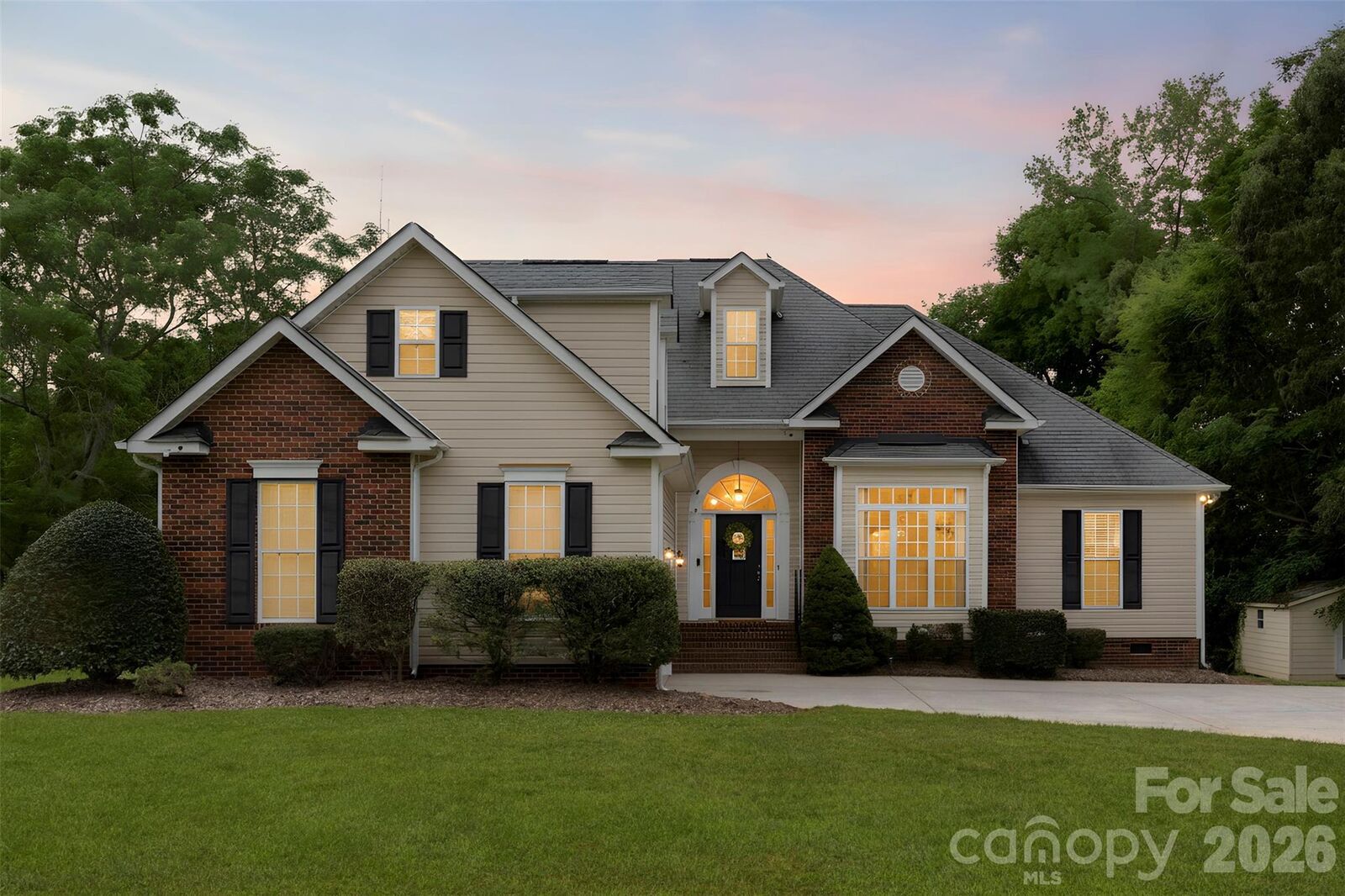 Property Photo: 2801 Sweetgrass Lane NC 28112