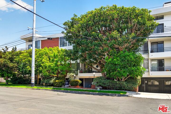 Property Photo:  1312 S Saltair Ave  CA 90025 