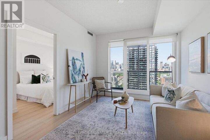 Property Photo:  170 Sumach Street 1807  ON M5A 0C3 