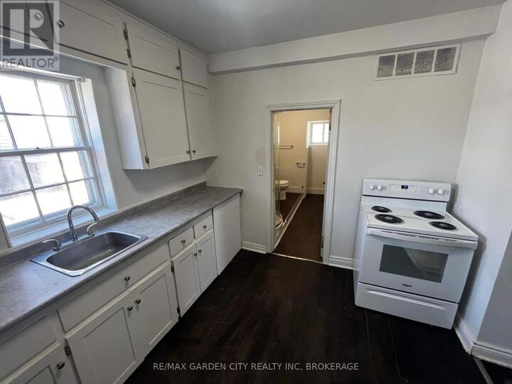 Property Photo: 29 Rykert Street South Unit #1 ON L2S 1Y8