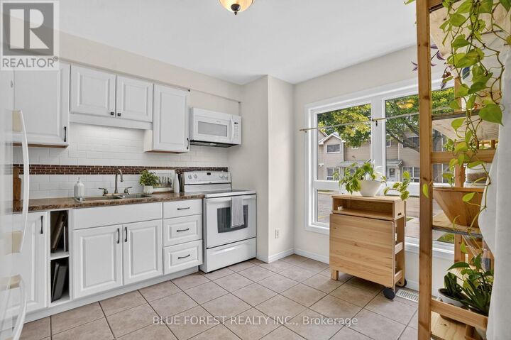 Property Photo:  409 Thompson Road 2  ON N5Z 4Z1 