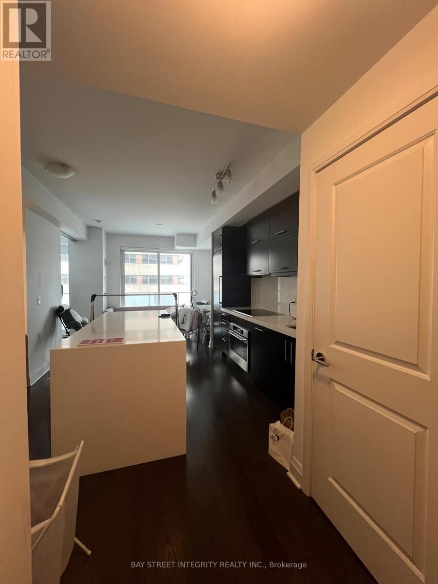 Property Photo: 1080 Bay Street 701 ON N5S 0A5
