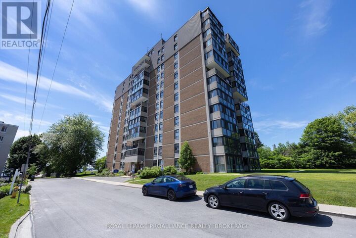 Property Photo: 2 Mowat Avenue 806 ON K7M 1K1