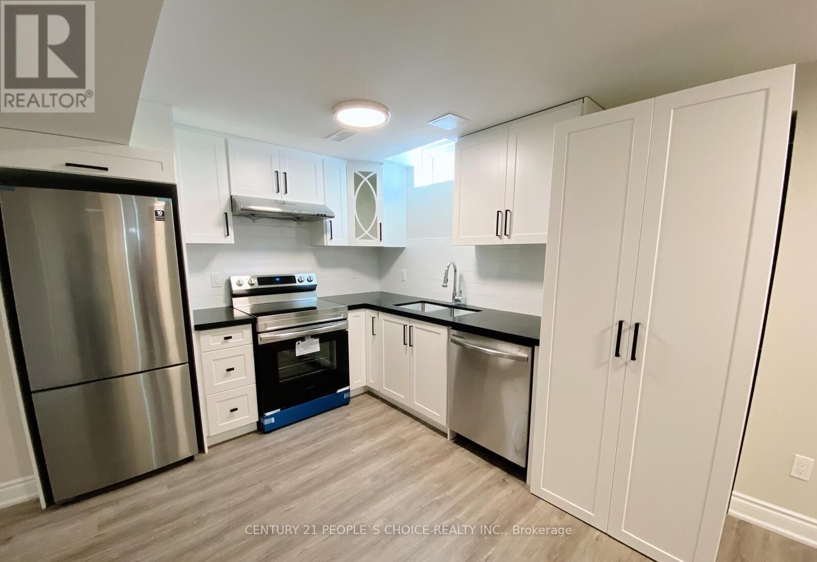 Property Photo:  922 Silverthorn Mill Avenue Bsmt  ON L5W 1B3 