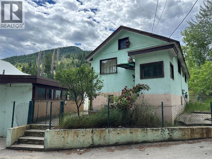 Property Photo: 223 Railway Lane BC V1R 2S4