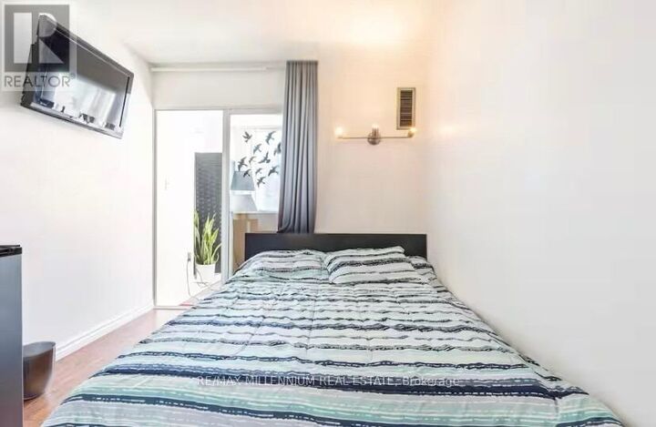 Property Photo:  350 Webb Drive 2001  ON L5B 3W4 