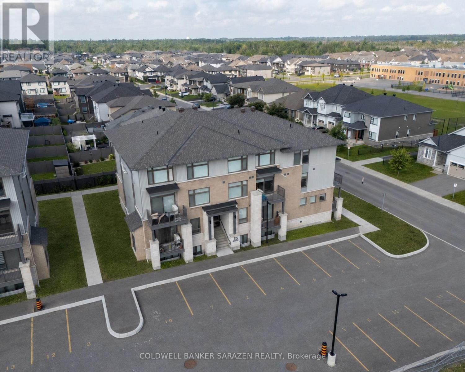Property Photo:  33 Salamander Way  ON K1X 0G1 