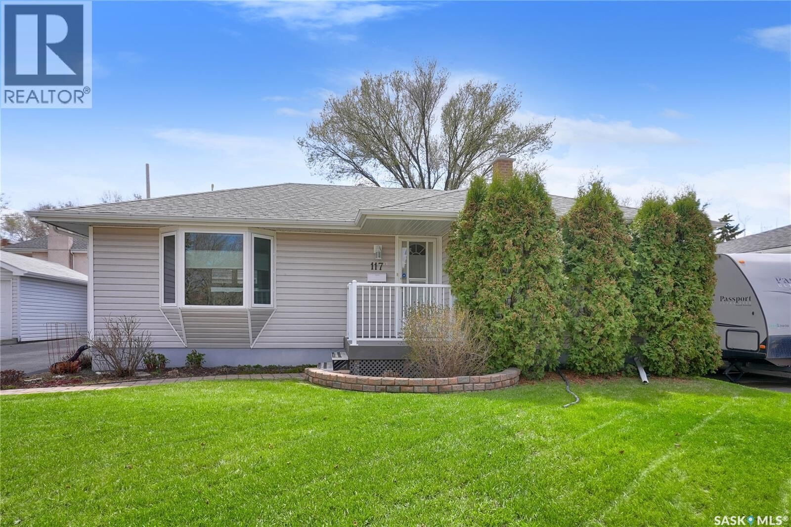 Property Photo: 117 Douglas Avenue E SK S4N 1H2
