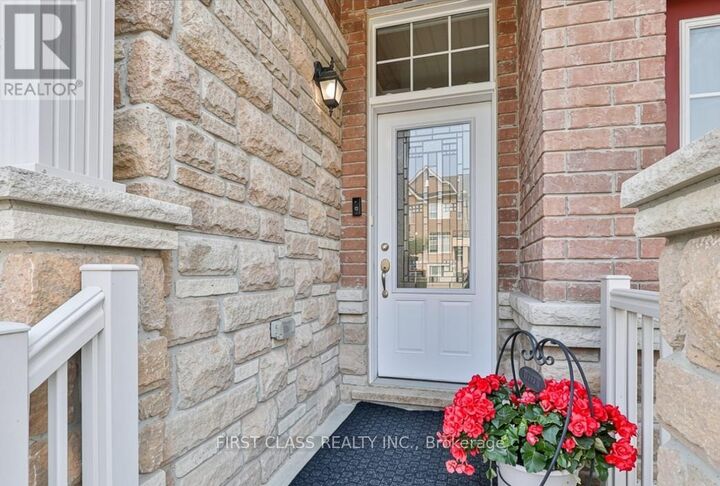 Property Photo:  319 Delray Drive  ON L6E 0P9 