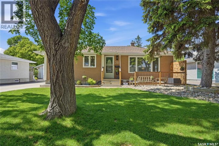 Property Photo:  38 Ellison Crescent  SK S4R 4V5 