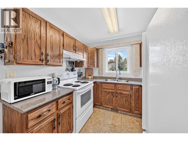 Property Photo: 1252 Ponderosa Drive BC V0B 2G2
