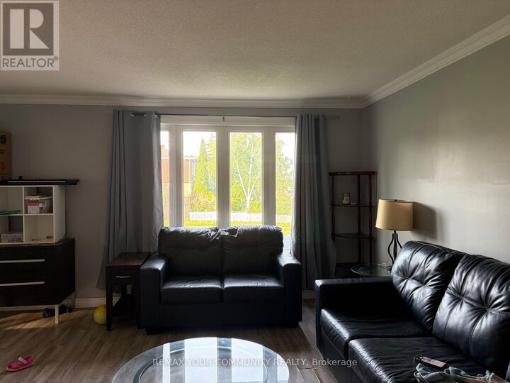 Property Photo: 17 Daphne Crescent Main ON L4M 2Y7