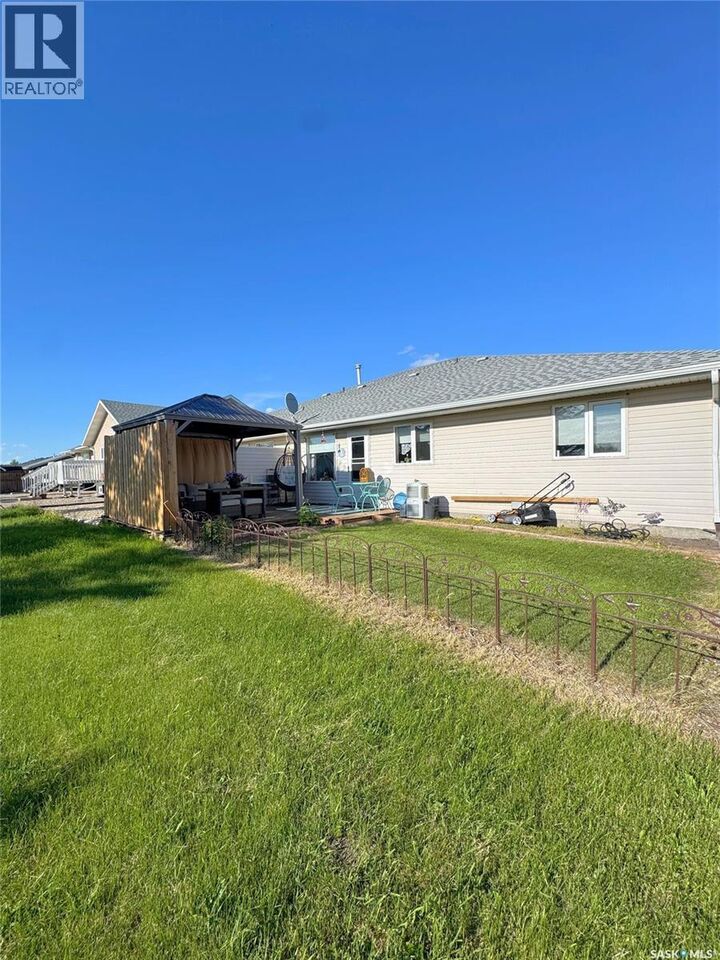 Property Photo:  103 30 Russell Drive  SK S3N 4C6 