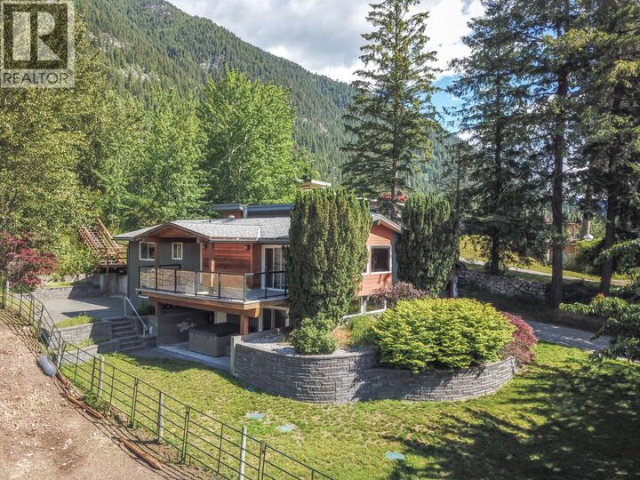 Property Photo: 633 Jorgensen Road BC V1L 5P4