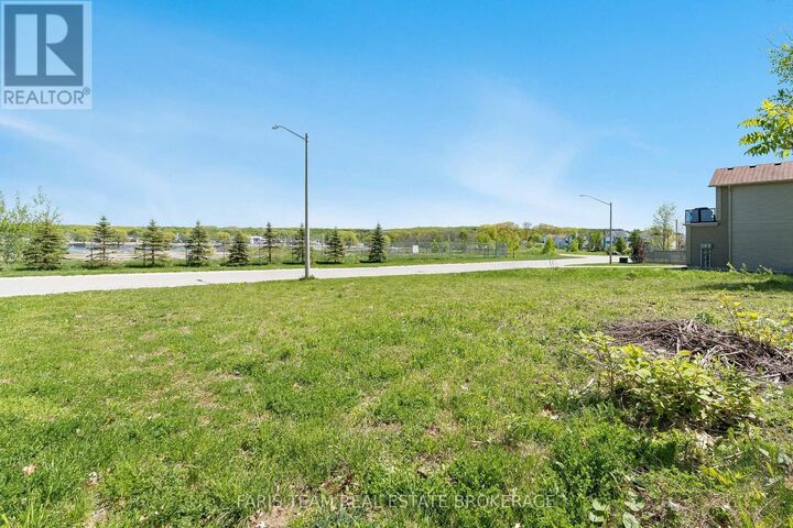 Property Photo:  722 Aberdeen Boulevard  ON L4R 5P1 
