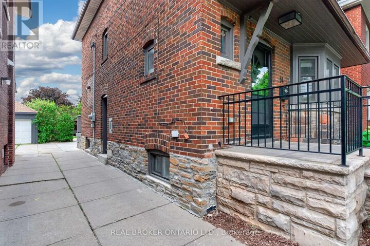 Property Photo:  14 Mortimer Avenue  ON M4K 1Z8 